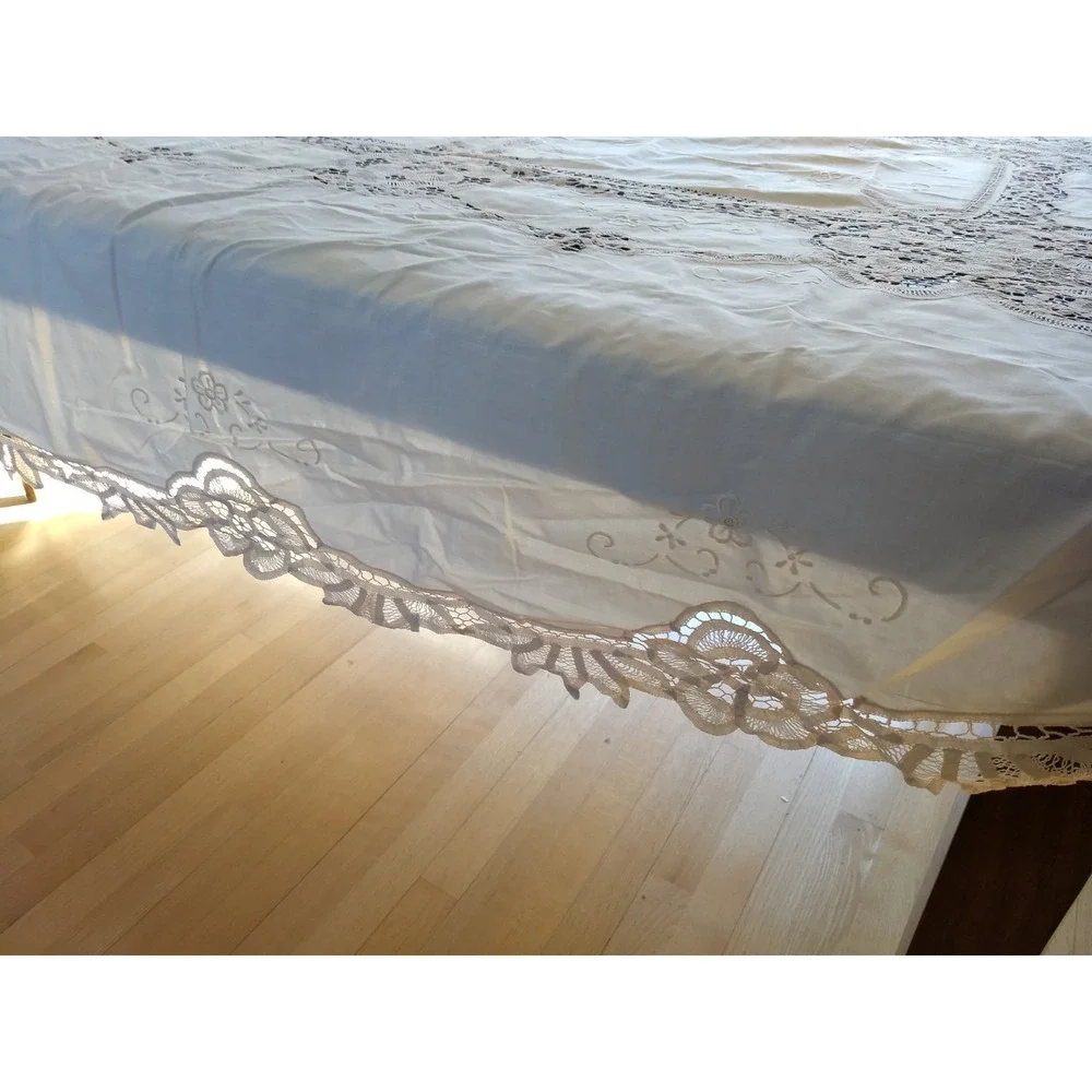 Vintage Madeira Lace Tablecloth 128